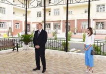 Президент Азербайджана и его супруга приняли участие в церемонии передачи квартир и автомобилей инвалидам войн и семьям шехидов (ФОТО)