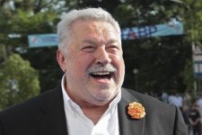 Счастливый Юлий Гусман отмечает 75-летие: от врача-психиатра до КВН и режиссера (ФОТО)