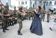В Баку для военнослужащих проведен концерт в честь праздника Гурбан (ФОТО)