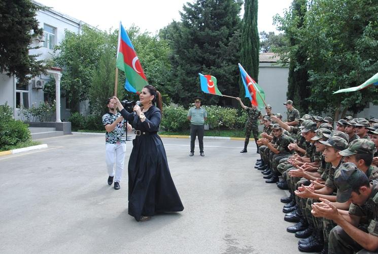В Баку для военнослужащих проведен концерт в честь праздника Гурбан (ФОТО)