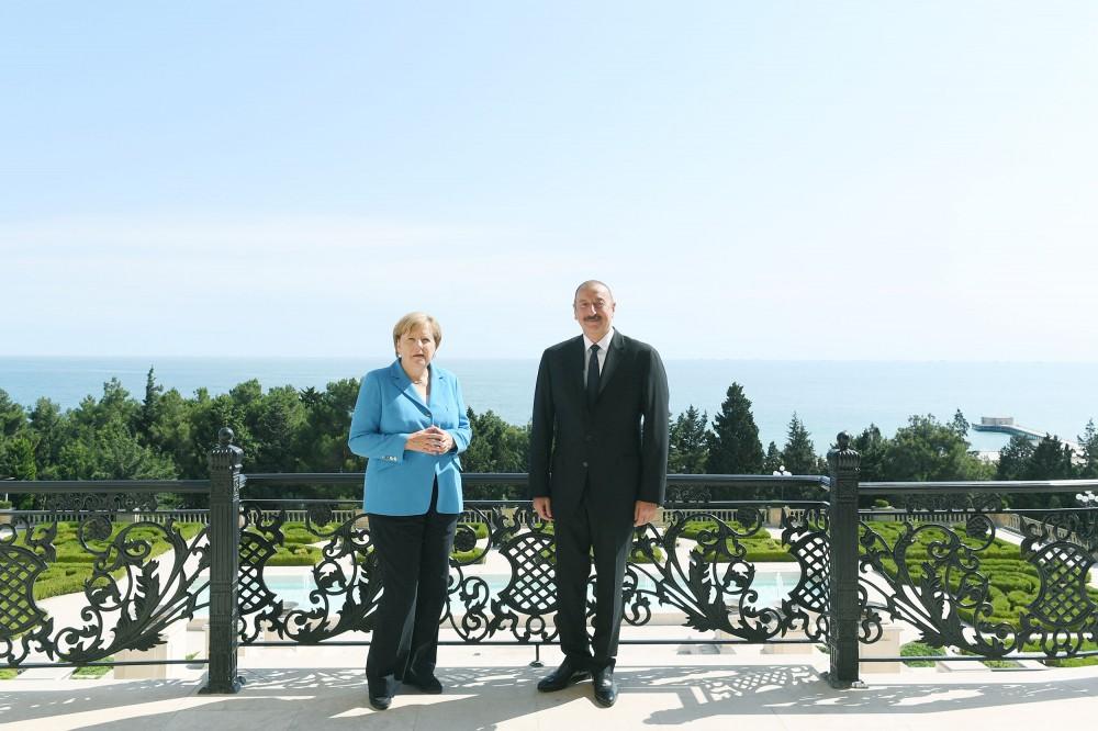 Official welcome ceremony held for German Chancellor Angela Merkel