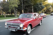 От парка Центра Гейдара Алиева по улицам Баку прошел традиционный пробег классических автомобилей (ФОТО)