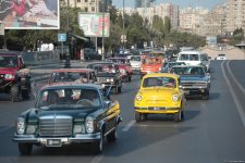От парка Центра Гейдара Алиева по улицам Баку прошел традиционный пробег классических автомобилей (ФОТО)