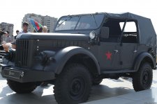 От парка Центра Гейдара Алиева по улицам Баку прошел традиционный пробег классических автомобилей (ФОТО)