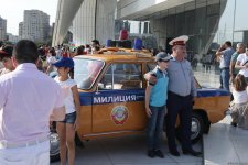 От парка Центра Гейдара Алиева по улицам Баку прошел традиционный пробег классических автомобилей (ФОТО)