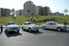 От парка Центра Гейдара Алиева по улицам Баку прошел традиционный пробег классических автомобилей (ФОТО)