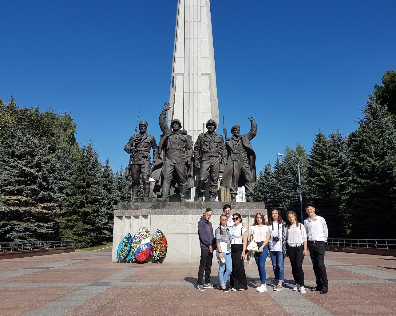 Азербайджанские школьники совершили экскурсию по Москве и Казани (ФОТО)