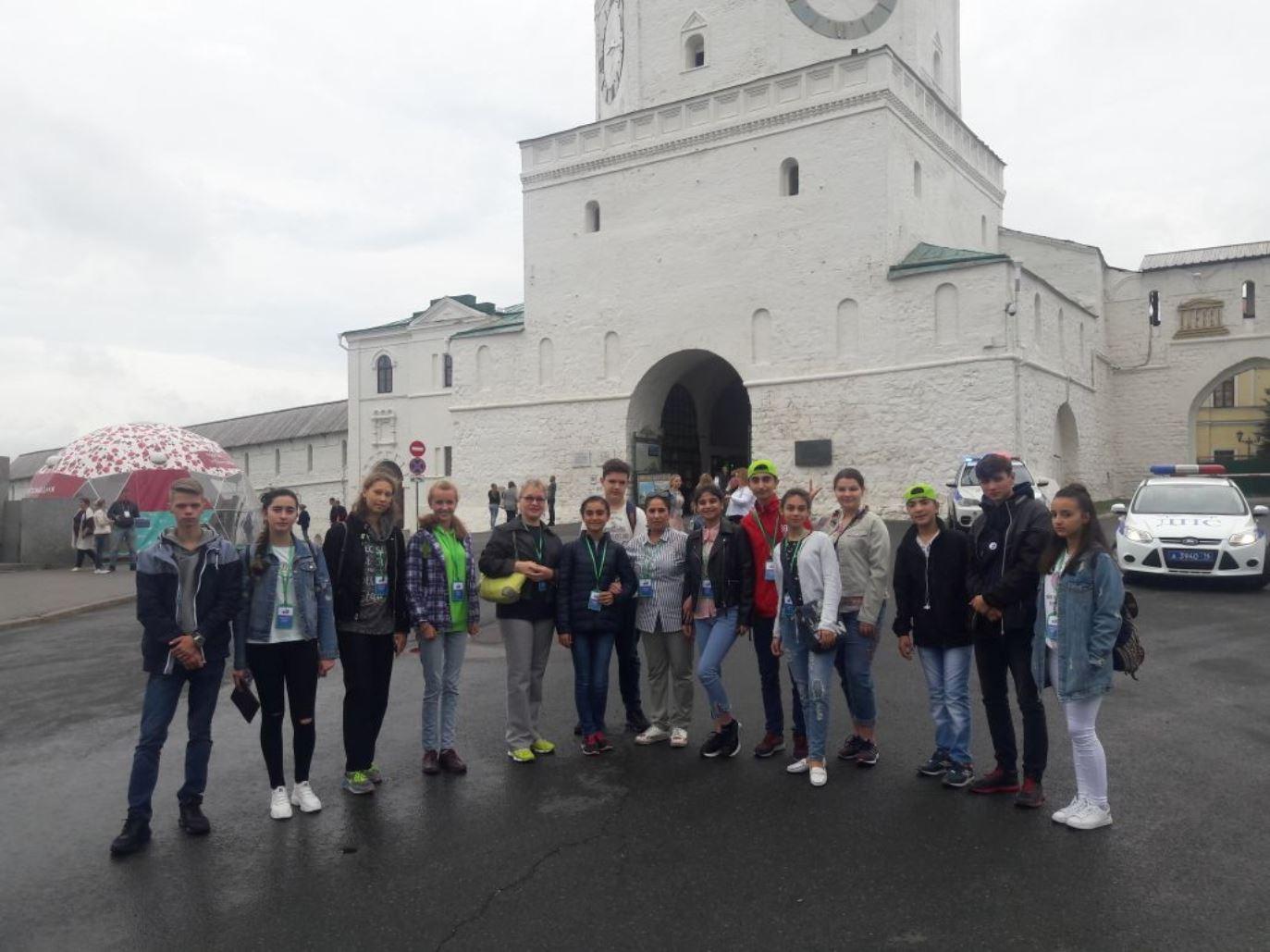 Азербайджанские школьники совершили экскурсию по Москве и Казани (ФОТО)