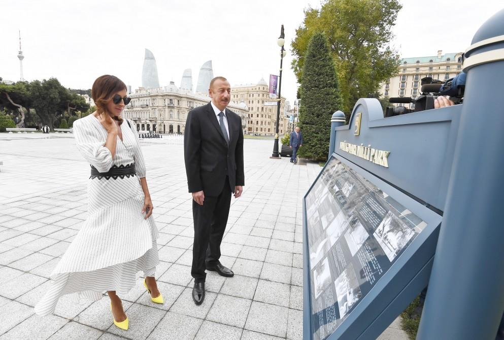 Президент Ильхам Алиев и Первая леди Мехрибан Алиева приняли участие в открытии вновь восстановленного фонтанного комплекса "Лебеди" на Бакинском бульваре (ФОТО)