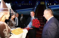 President Ilham Aliyev arrives in Kyrgyzstan for visit (PHOTO)