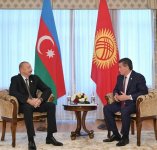 President Aliyev meets Kyrgyz counterpart in Cholpon-Ata (PHOTO)