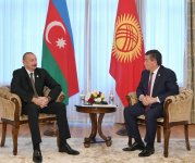 President Aliyev meets Kyrgyz counterpart in Cholpon-Ata (PHOTO)