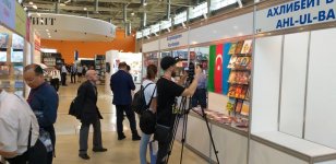 Павильон Азербайджана вызвал большой интерес посетителей Московской книжной ярмарки (ФОТО)