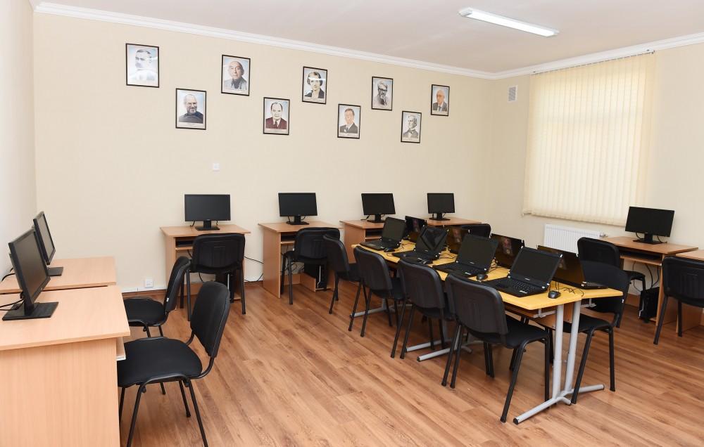 President Aliyev visits school in Baku after major overhaul (PHOTO) (UPDATE)