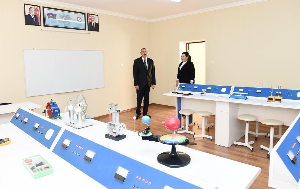 President Aliyev visits school in Baku after major overhaul (PHOTO) (UPDATE)