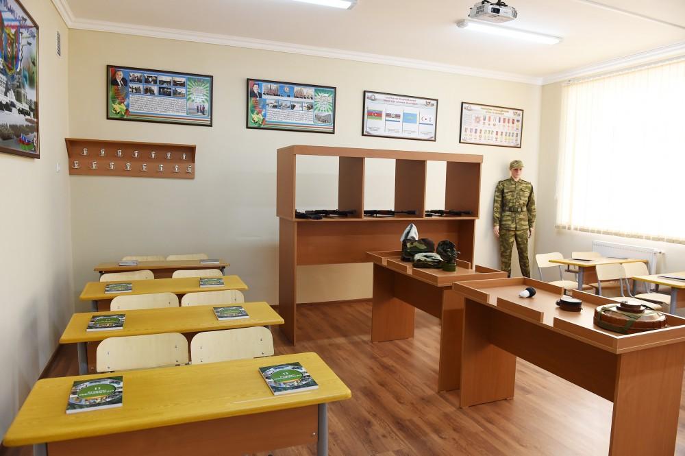 President Aliyev visits school in Baku after major overhaul (PHOTO) (UPDATE)