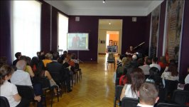 Музыка на холсте: портреты музыкантов в работах Таира Салахова (ФОТО)