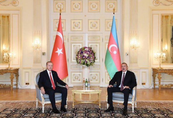 Azerbaijani, Turkish presidents hold one-on-one meeting (PHOTO)