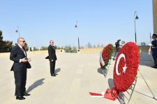 Президенты Азербайджана и Турции посетили Аллею шехидов в Баку (ФОТО)