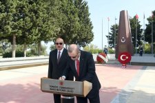 Президенты Азербайджана и Турции посетили Аллею шехидов в Баку (ФОТО)