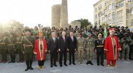 Президенты Азербайджана и Турции сфотографировались на память с участниками парада (ФОТО)