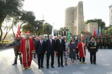 Президенты Азербайджана и Турции сфотографировались на память с участниками парада (ФОТО)