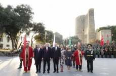 Президенты Азербайджана и Турции сфотографировались на память с участниками парада (ФОТО)
