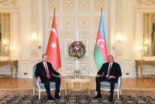 Azerbaijani, Turkish presidents hold one-on-one meeting (PHOTO)
