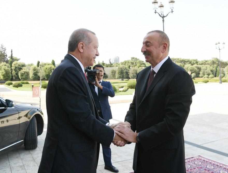 Official welcome ceremony held for Turkey’s president in Baku (PHOTO)
