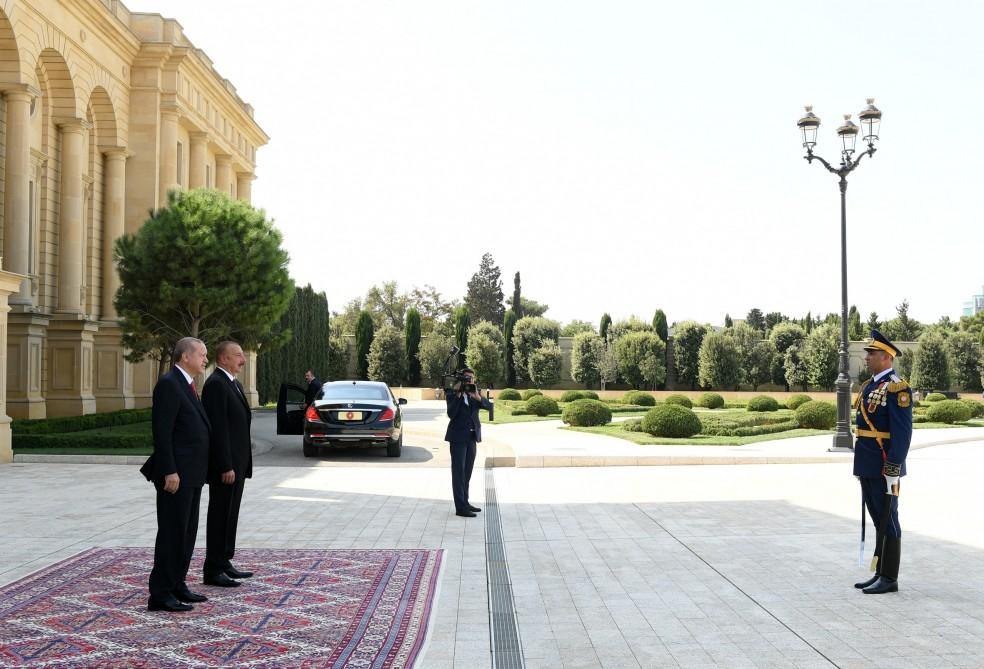Official welcome ceremony held for Turkey’s president in Baku (PHOTO)