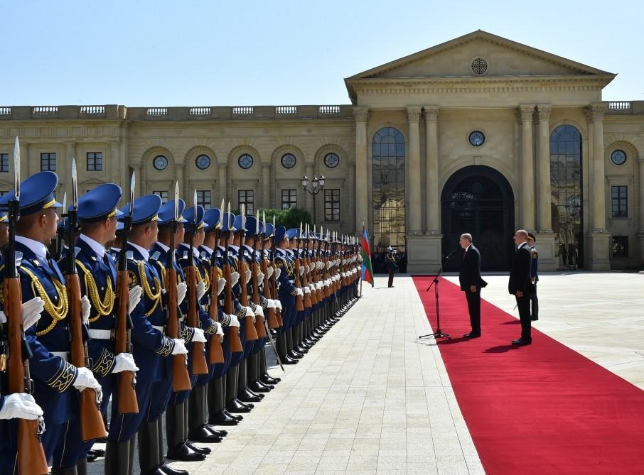 Official welcome ceremony held for Turkey’s president in Baku (PHOTO)