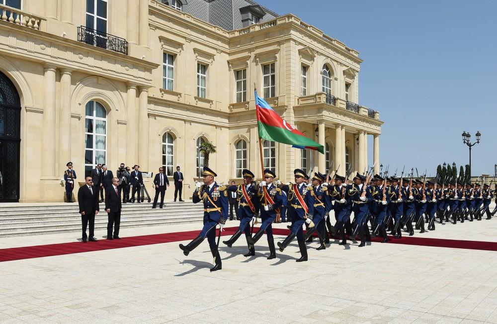Official welcome ceremony held for Turkey’s president in Baku (PHOTO)