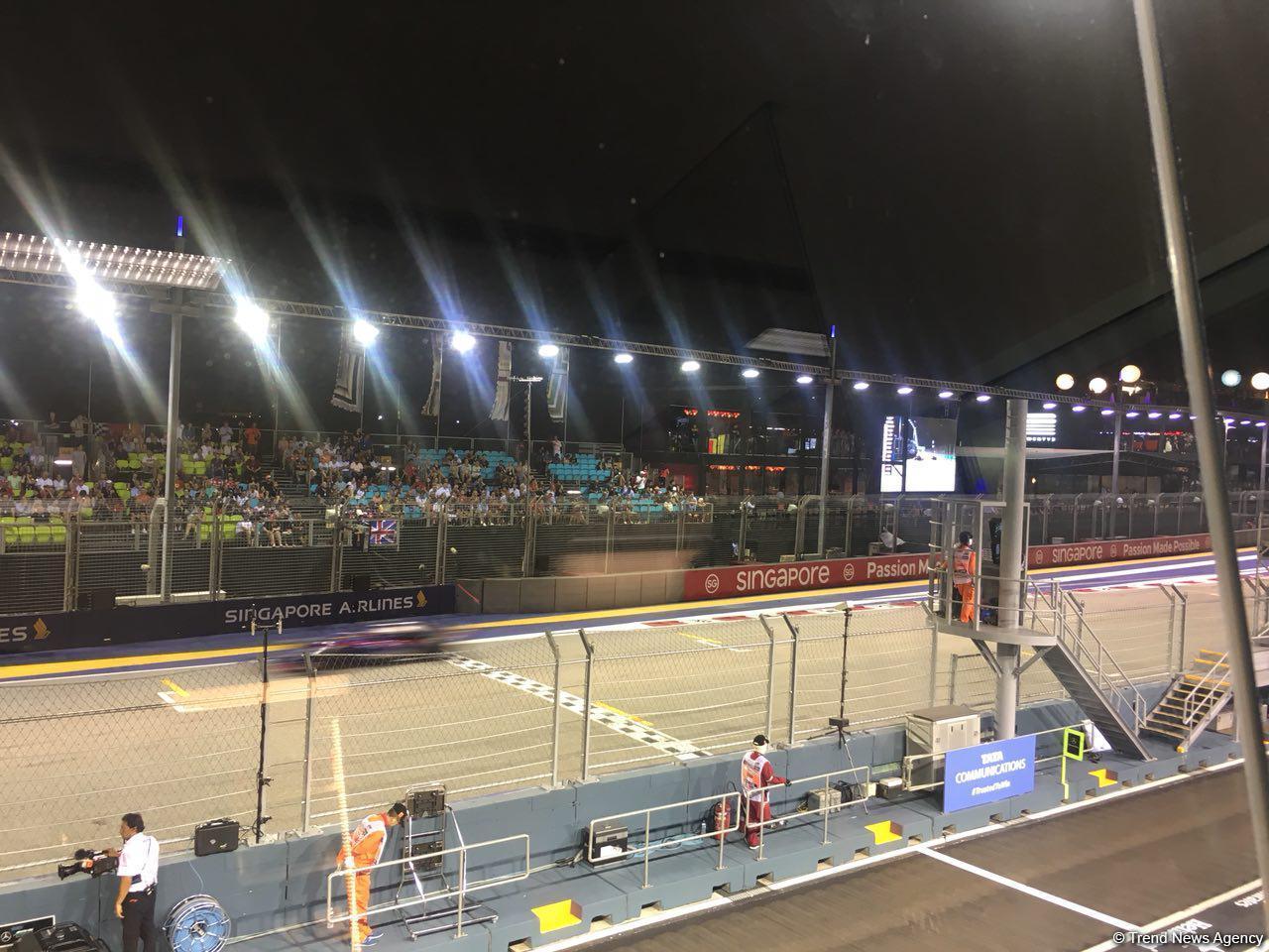 Lewis Hamilton wins in Singapore with Sebastian Vettel third (PHOTO)