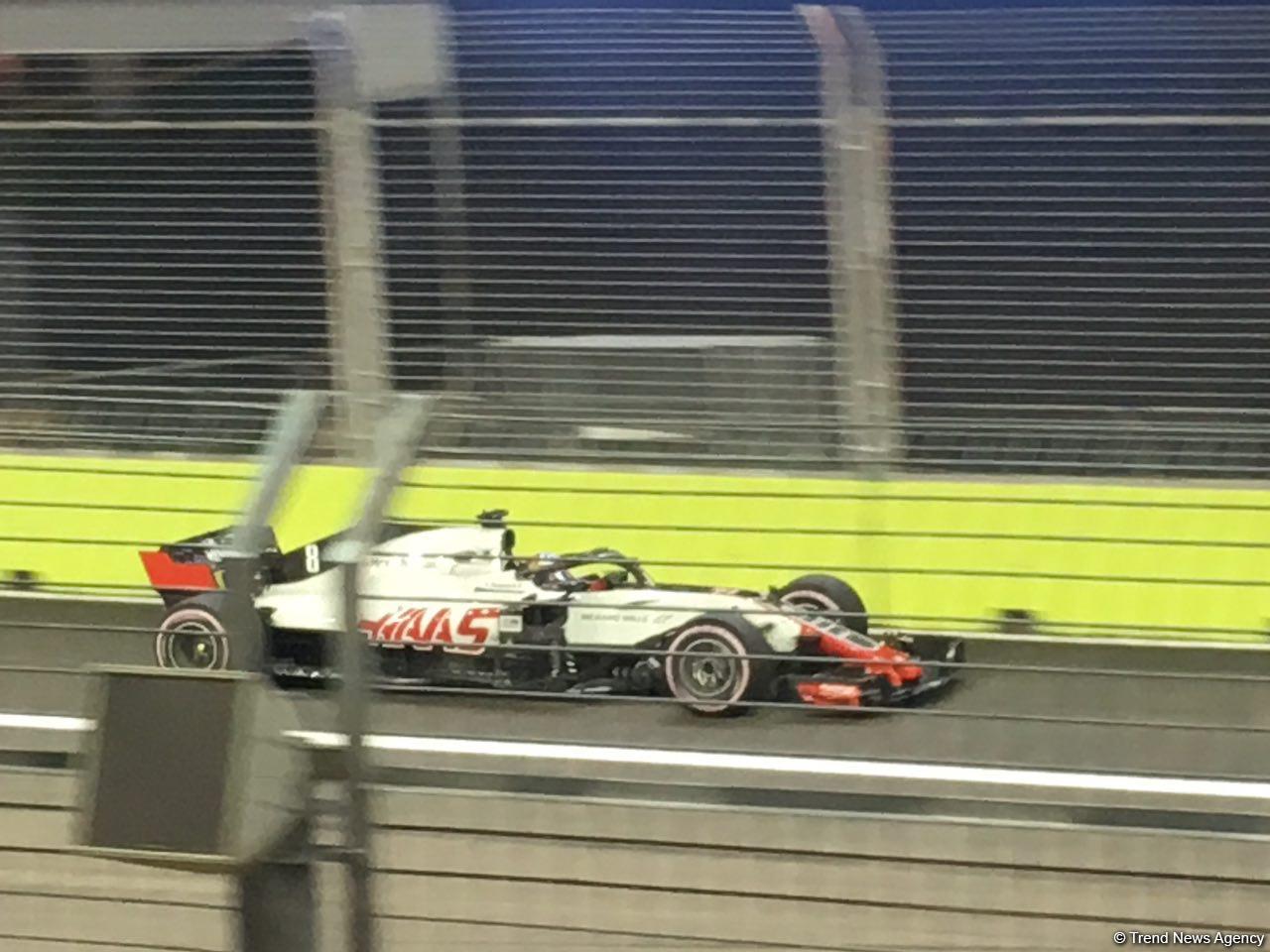 Lewis Hamilton wins in Singapore with Sebastian Vettel third (PHOTO)