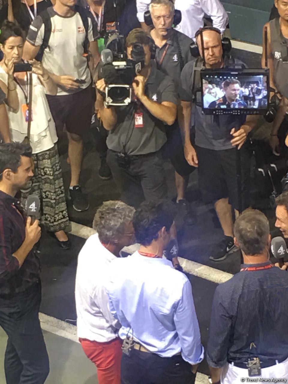 Lewis Hamilton wins in Singapore with Sebastian Vettel third (PHOTO)
