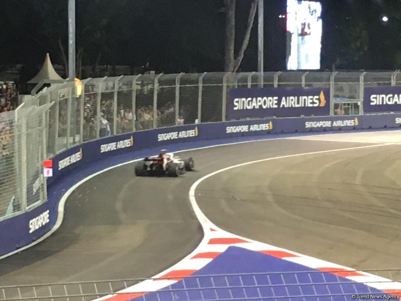 Lewis Hamilton wins in Singapore with Sebastian Vettel third (PHOTO)