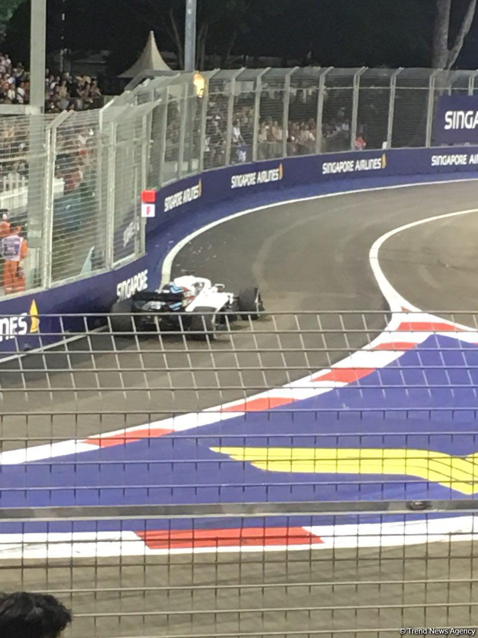 Lewis Hamilton wins in Singapore with Sebastian Vettel third (PHOTO)