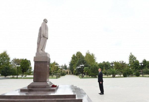 President Ilham Aliyev arrives in Masalli district (PHOTO)
