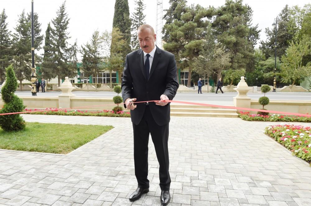 Президент Ильхам Алиев принял участие в открытии Дома молодежи в Билясуваре (ФОТО)