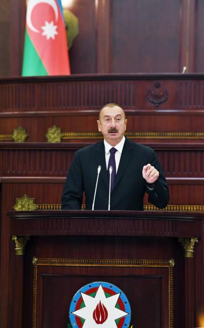 Президент Ильхам Алиев принял участие в торжественном заседании по случаю 100-летия азербайджанского парламента  (ФОТО) (версия 2)