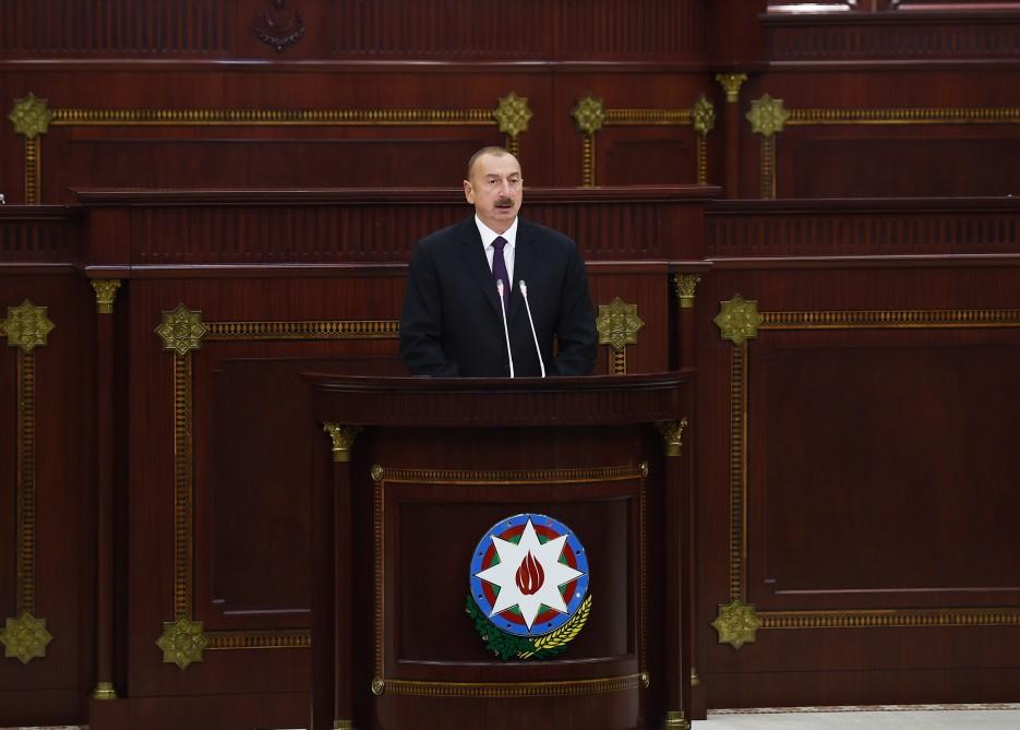 Президент Ильхам Алиев принял участие в торжественном заседании по случаю 100-летия азербайджанского парламента  (ФОТО) (версия 2)