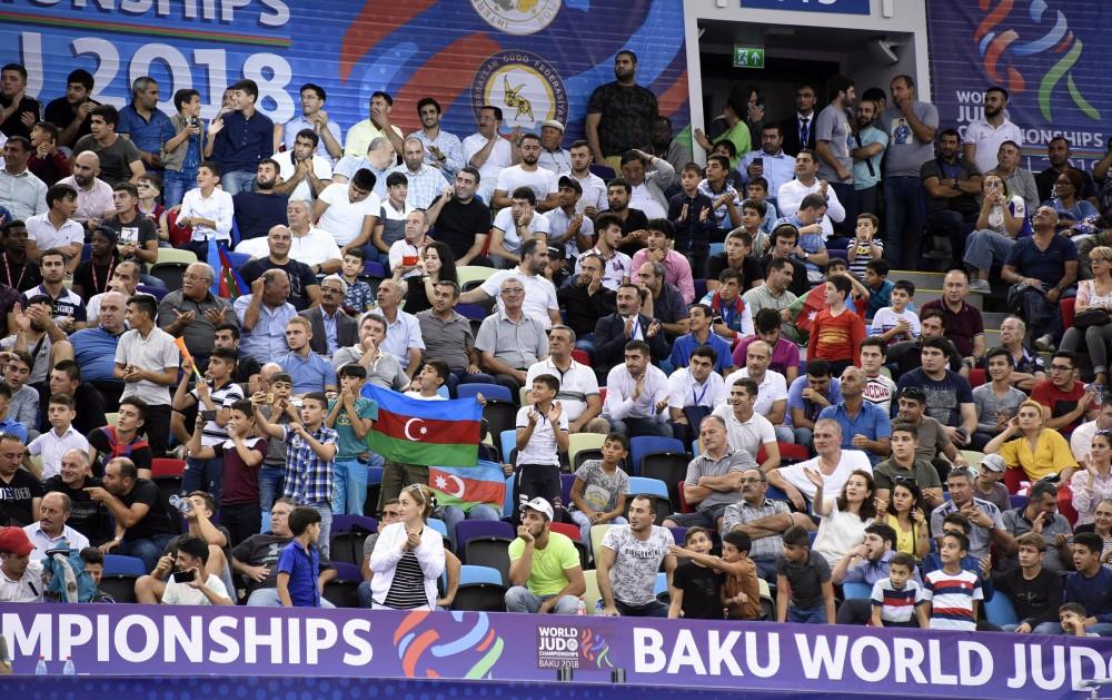 President Ilham Aliyev watched bronze medal bout of World Judo Championships (PHOTO)