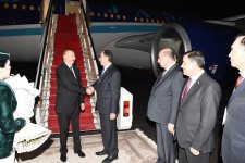 President Ilham Aliyev arrives in Tajikistan (PHOTO)