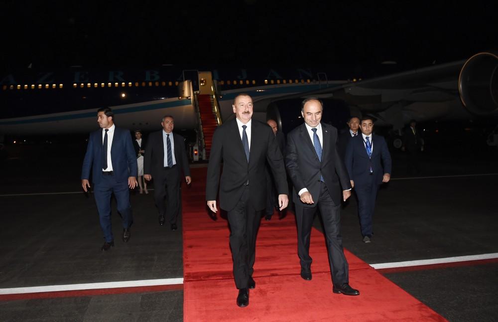 President Ilham Aliyev arrives in Tajikistan (PHOTO)