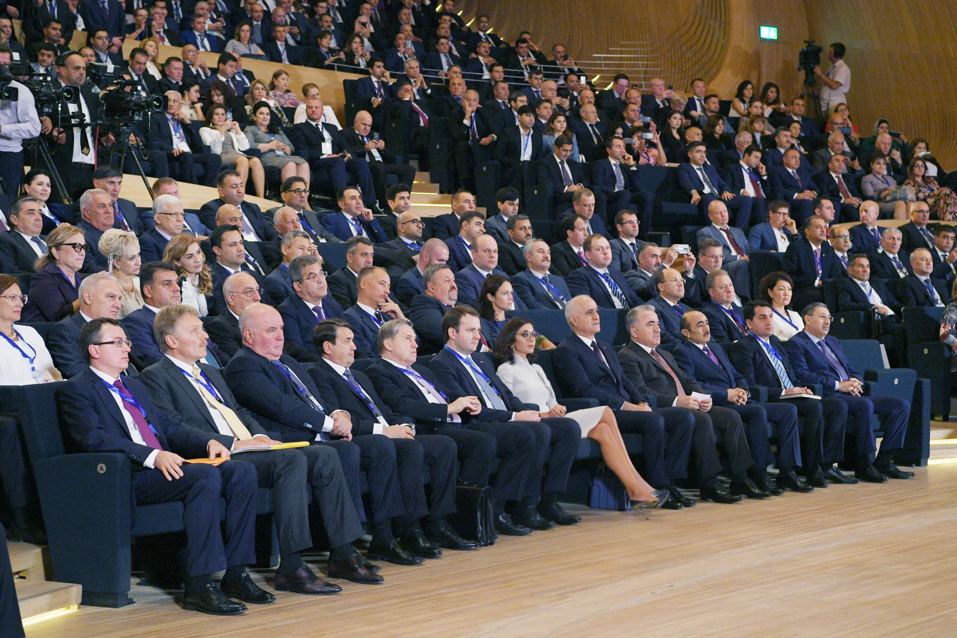 Presidents Ilham Aliyev, Vladimir Putin attend official opening ceremony of 9th Azerbaijan-Russia Interregional Forum (PHOTO)