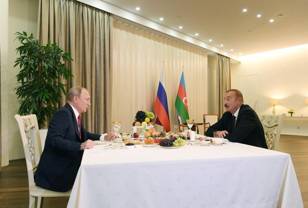 Президенты Ильхам Алиев и Владимир Путин провели встречу один на один (ФОТО)