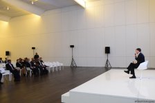 В Центре Гейдара Алиева известный немецкий ученый Михаэль Хесс выступил с лекцией "Осознание Насими в современном контексте" (ФОТО)