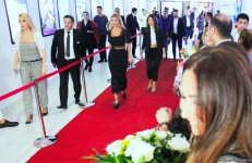 Фаик Агаев признался в любви поэтессе Нармине Мамедзаде – дорогой подарок вызвал ажиотаж (ВИДЕО, ФОТО)