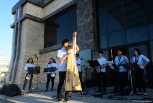 Вице-президент Фонда Гейдара Алиева Лейла Алиева и президент Baku Media Center Арзу Алиева посетили выставку "От отходов к искусству" (ФОТО)