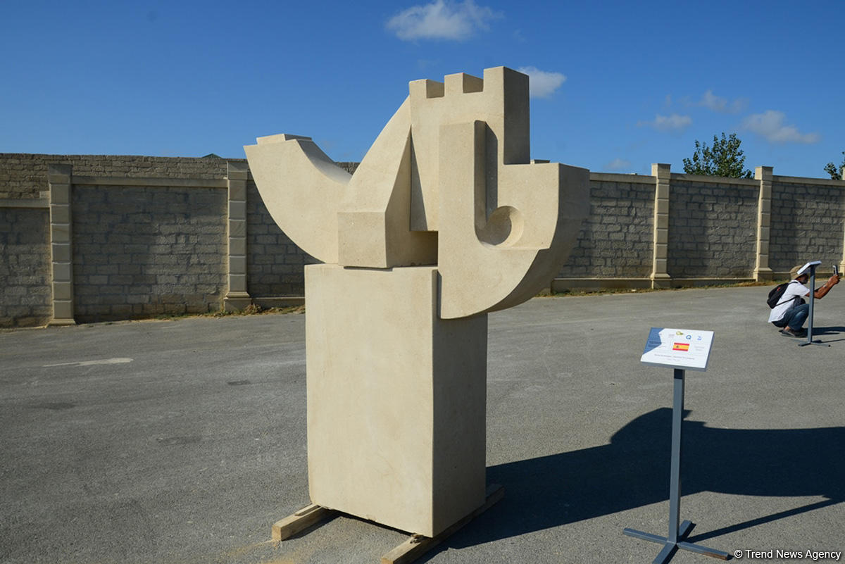 Вице-президент Фонда Гейдара Алиева Лейла Алиева и президент Baku Media Center Арзу Алиева приняли участие в презентации скульптур  "Песнь в камне" в рамках Фестиваля Насими (ФОТО)